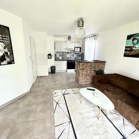 T2 Climatise Au Coeur Du Pole Aeronautique,a 8 Minutes De L'aeroport